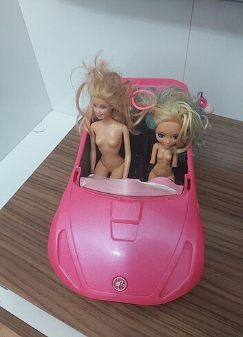 Barbie Barbie arabası 2 tane