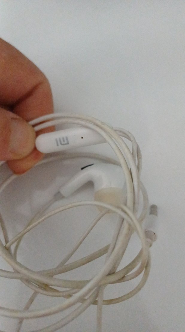 Beyaz Kablolu Kulak İçi Kulaklık - Görsel 3