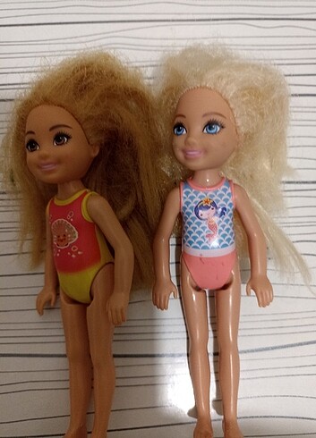  Beden 2 adet Barbie Chelsea tatilde bebekleri