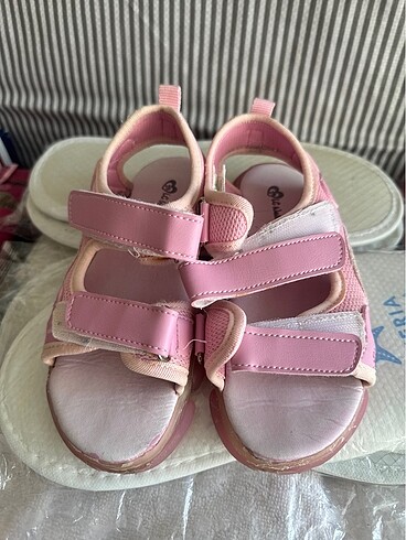 LC Waikiki 29 numara kız çocuk sandalet