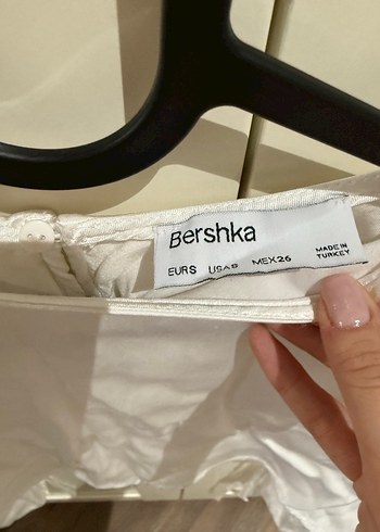 Kol detaylı saten bluz - Görsel 2