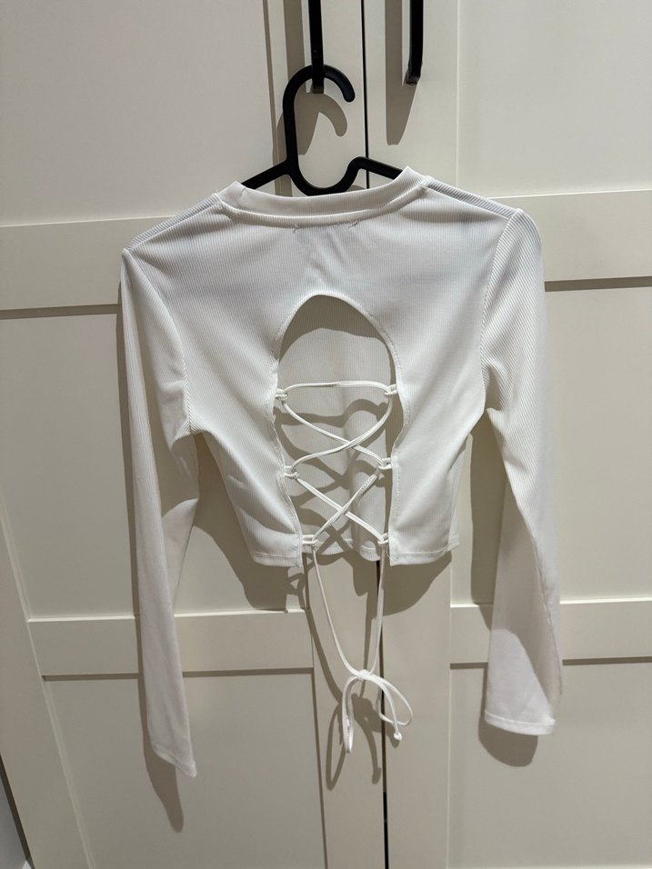 Sırt detaylı bluz - Görsel 4