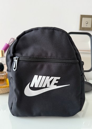 Nike Siyah Fermuarlı Spor Sırt Çantası