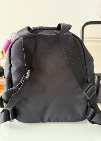 Nike Siyah Fermuarlı Spor Sırt Çantası - Görsel 3