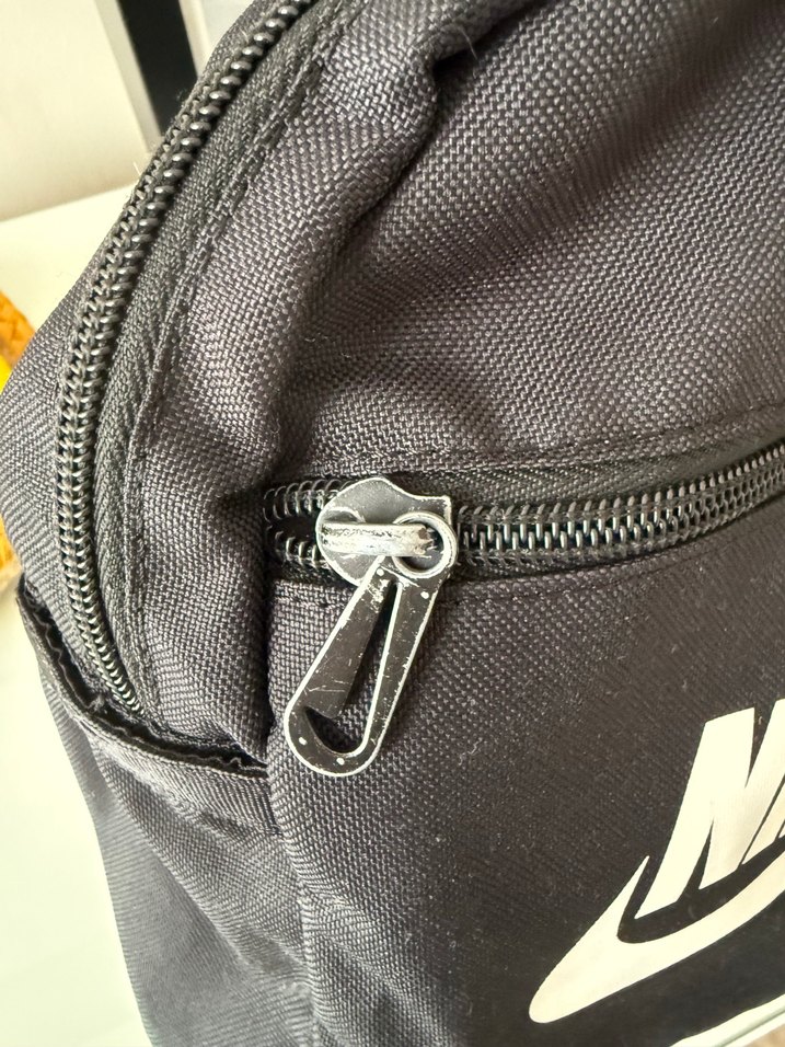 Nike Siyah Fermuarlı Spor Sırt Çantası - Görsel 5