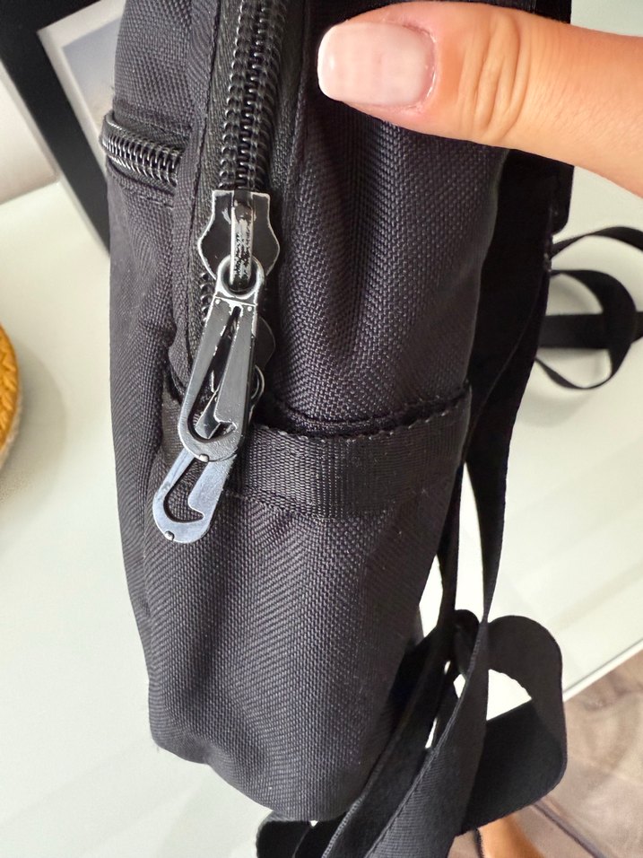 Nike Siyah Fermuarlı Spor Sırt Çantası - Görsel 4