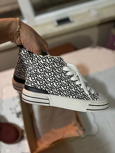ACİL SATILIK KIZ ÇOCUK CONVERSE