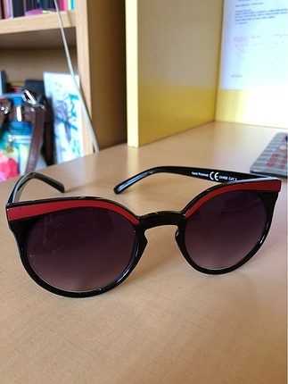Çerçevesi kırmızı siyah cat model vintage güneş gözlüğü