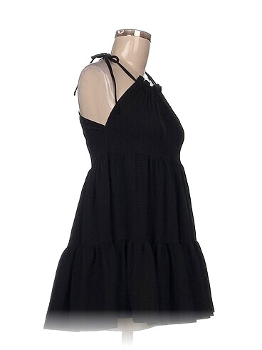 H&M H&M Kısa Elbise %70 İndirimli.