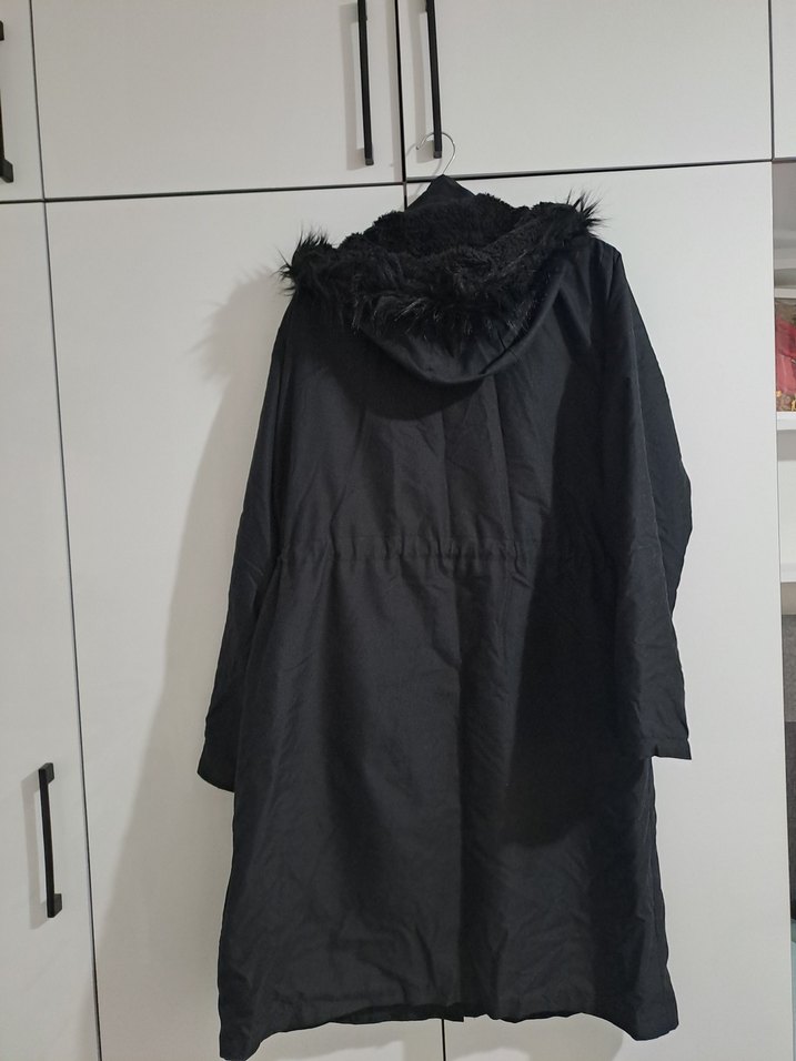 Uzun Siyah Kürklü Kadın Mont - Görsel 3