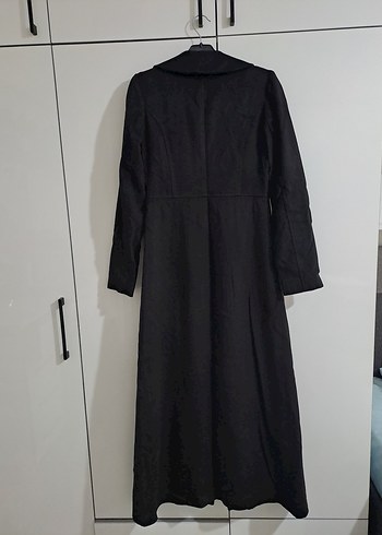 Uzun Siyah Düğmeli Kadın Kaban - Görsel 2