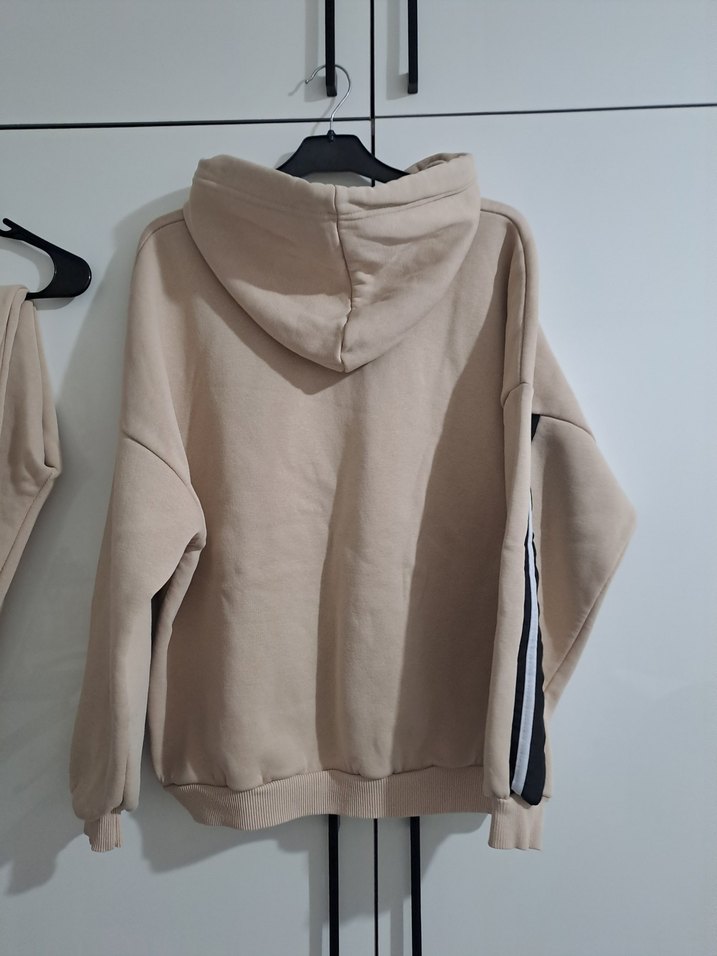 Bej Kapüşonlu ve Eşofman Altı Takımı - Görsel 3