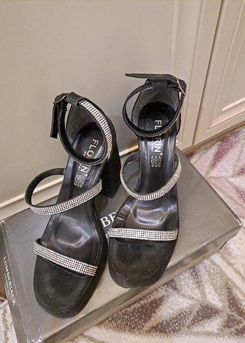 Siyah Platform Topuklu Kadın Ayakkabı - Görsel 2