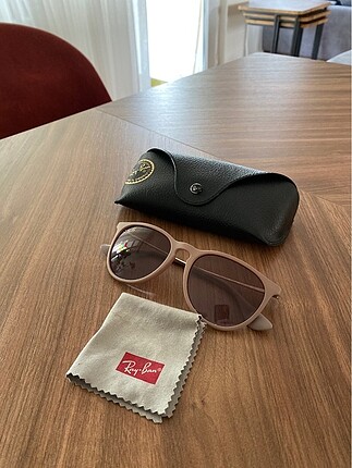 Ray-Ban Erika Güneş Gözlüğü az kullanılmış