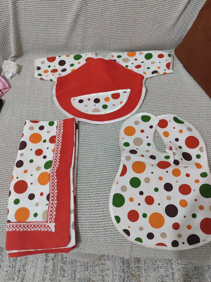 Puantiye desenli renkli bebek önlük seti - Görsel 4