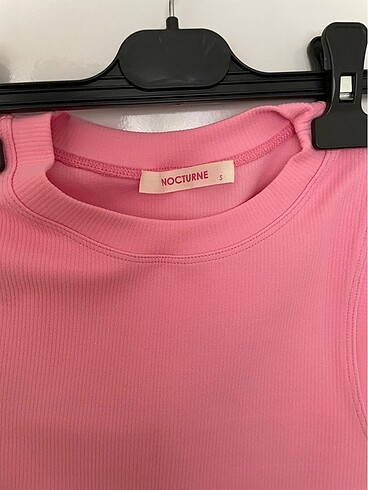 xs Beden Nocturne crop açık tatlı pembe yeni fakat hafif bir lekesi var
