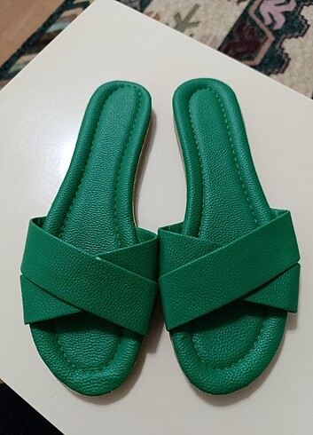 40 Beden Benetton Yeşili Terlik
