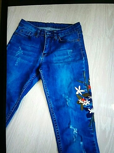 İşlemeli jeans pantolon 