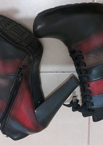 Koyu Kırmızı Desenli Deri Kadın Topuklu Bot - Görsel 3