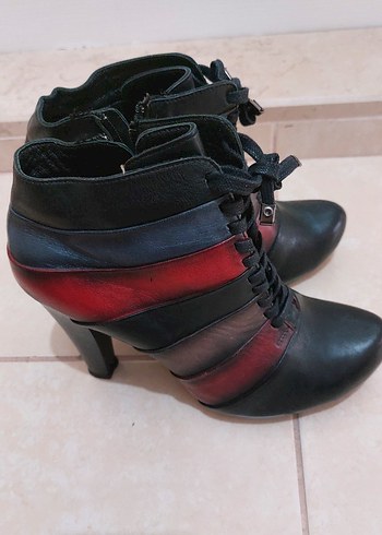 Koyu Kırmızı Desenli Deri Kadın Topuklu Bot - Görsel 2