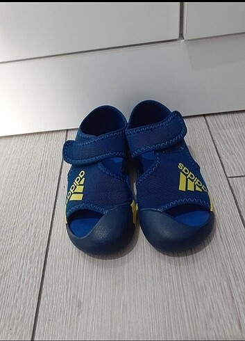 26 Beden Adidas çocuk sandalet