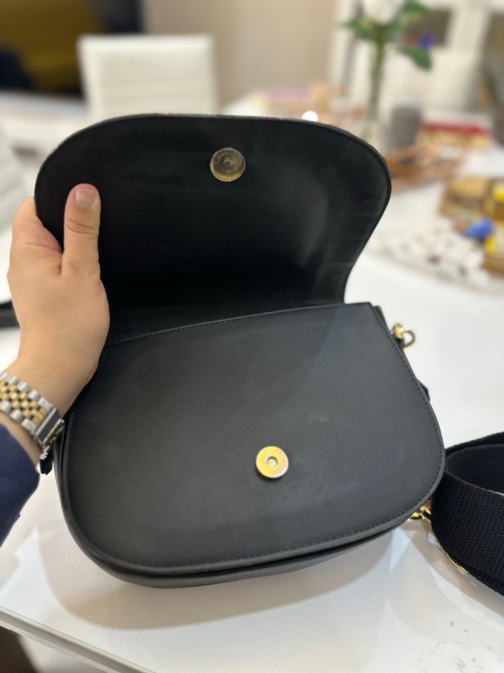 Kemer Detaylı Siyah Deri Kadın Çanta - Görsel 4