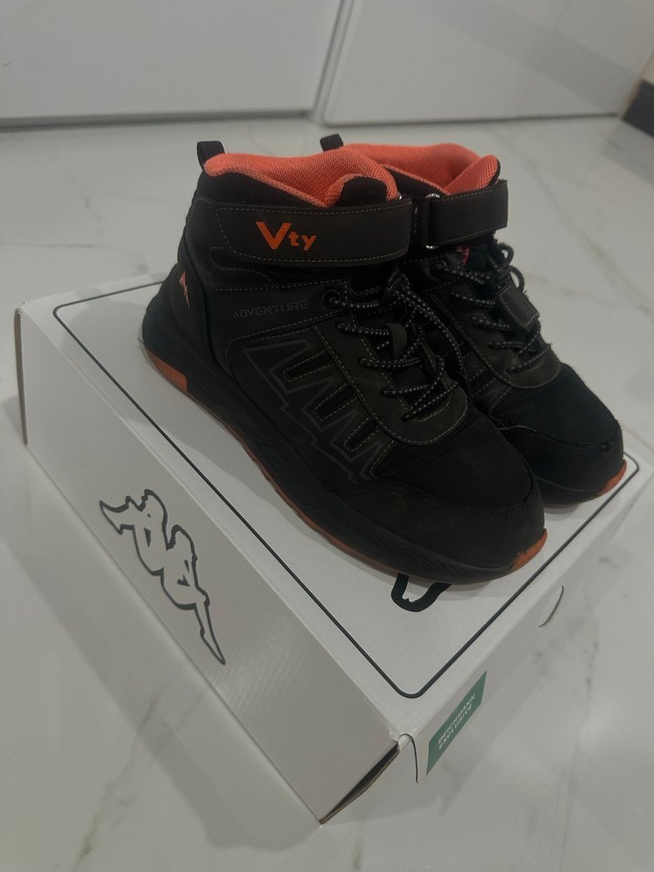 Erkek çocuk bot - Görsel 3