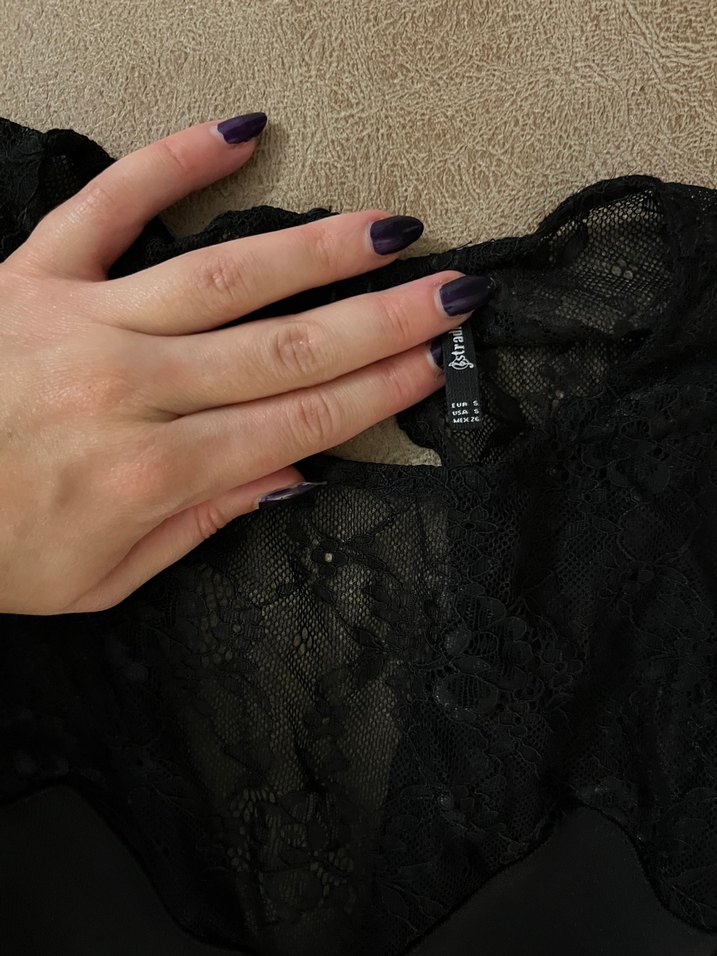 Stradivarius Siyah Dantel Detaylı V Yaka Kadın Tulum - Görsel 3