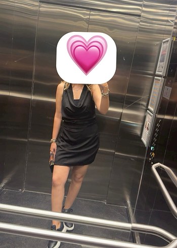 Stradivarius Siyah Saten Drapeli V Yaka Mini Elbise - Görsel 2