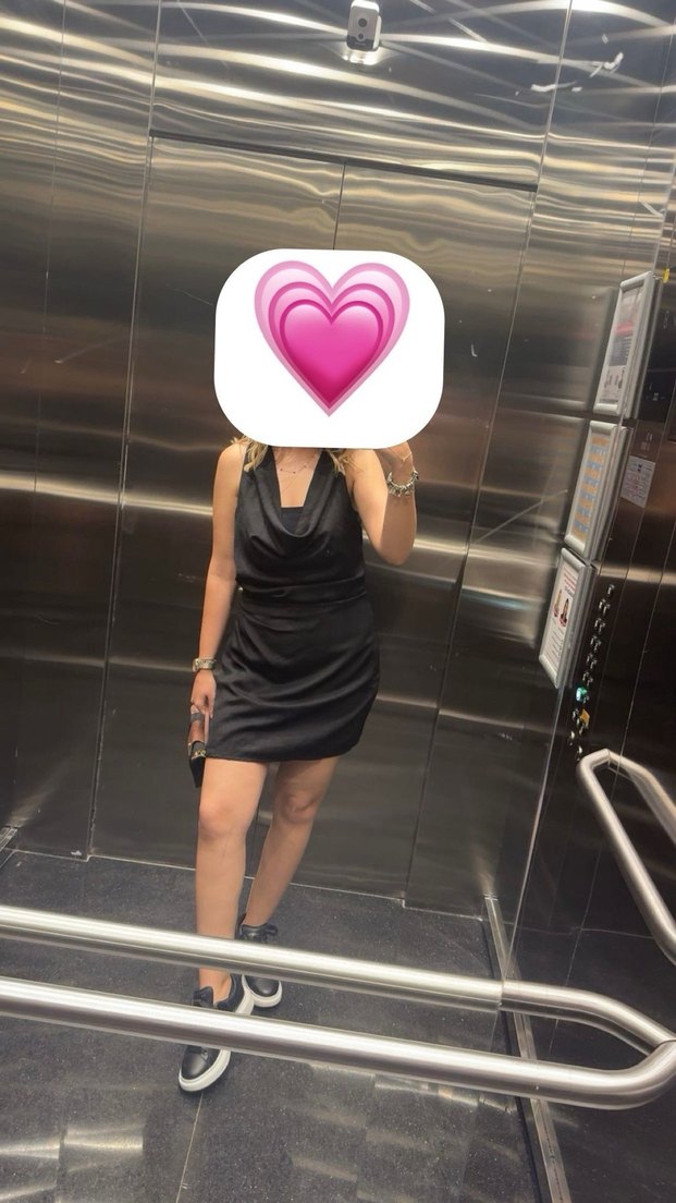 Stradivarius Siyah Saten Drapeli V Yaka Mini Elbise - Görsel 2