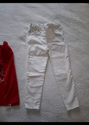 4 Yaş Beden Kız Çocuk Kırmızı Baskılı Sweatshirt ve Beyaz Pantolon