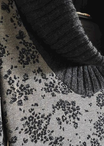 Gri boyunluklu kışlık elbise - Görsel 3