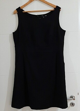 H&M 48 beden çok şık siyah elbise çok yeni durumda