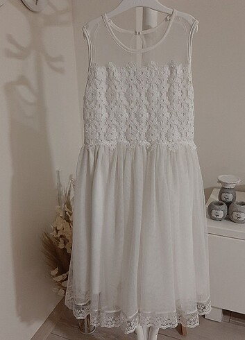 lcwaikiki beyaz abiye etiketli elbise 10-11 yaş 