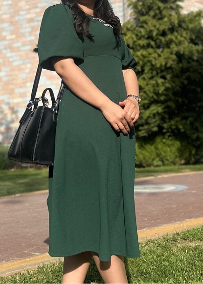 Zümrüt yeşili hali midi boy fiyonk detaylı elbise - Görsel 3