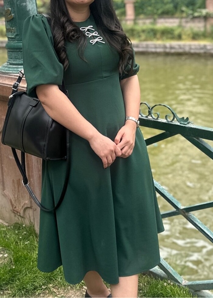 Zümrüt yeşili hali midi boy fiyonk detaylı elbise - Görsel 4