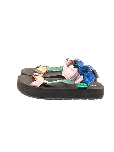 Zara Sandalet %70 İndirimli.