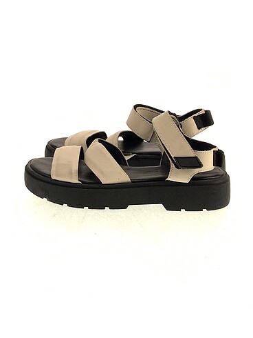 Zara Sandalet %70 İndirimli.