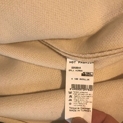 l Beden ten rengi Renk Yüzde yüz akrilik hırka