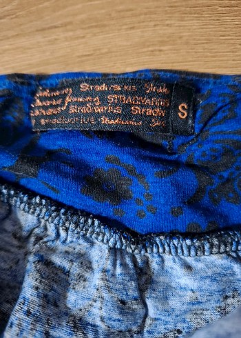 Düğmeli V Yakalı Mavi Batik Desenli Atlet - Görsel 4