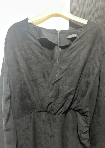 Drapeli Siyah V Yaka Midi Elbise - Görsel 4