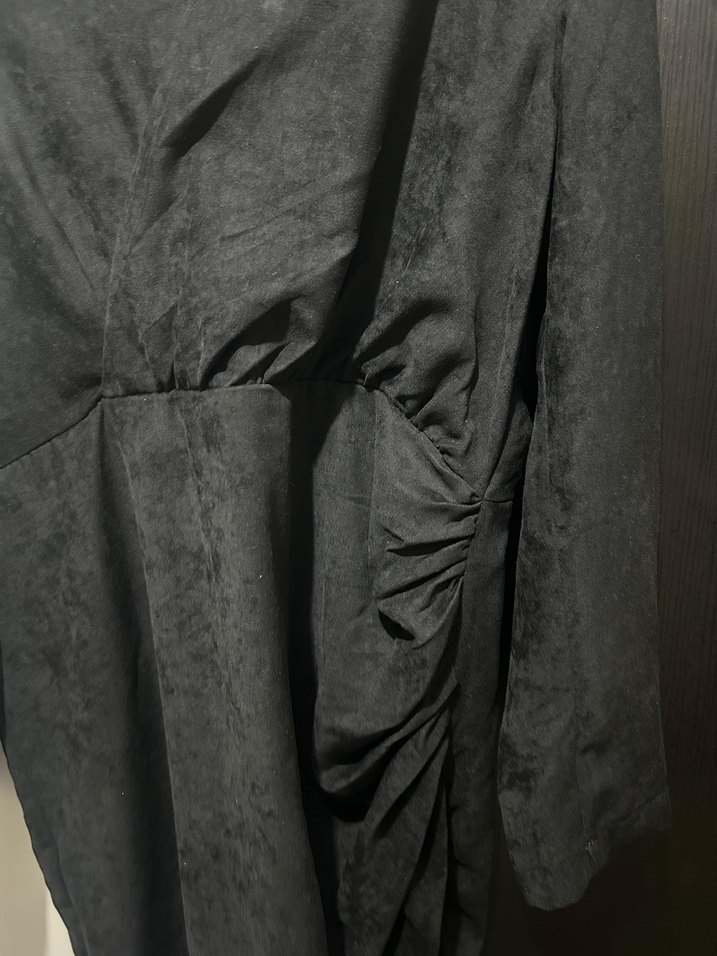 Drapeli Siyah V Yaka Midi Elbise - Görsel 2