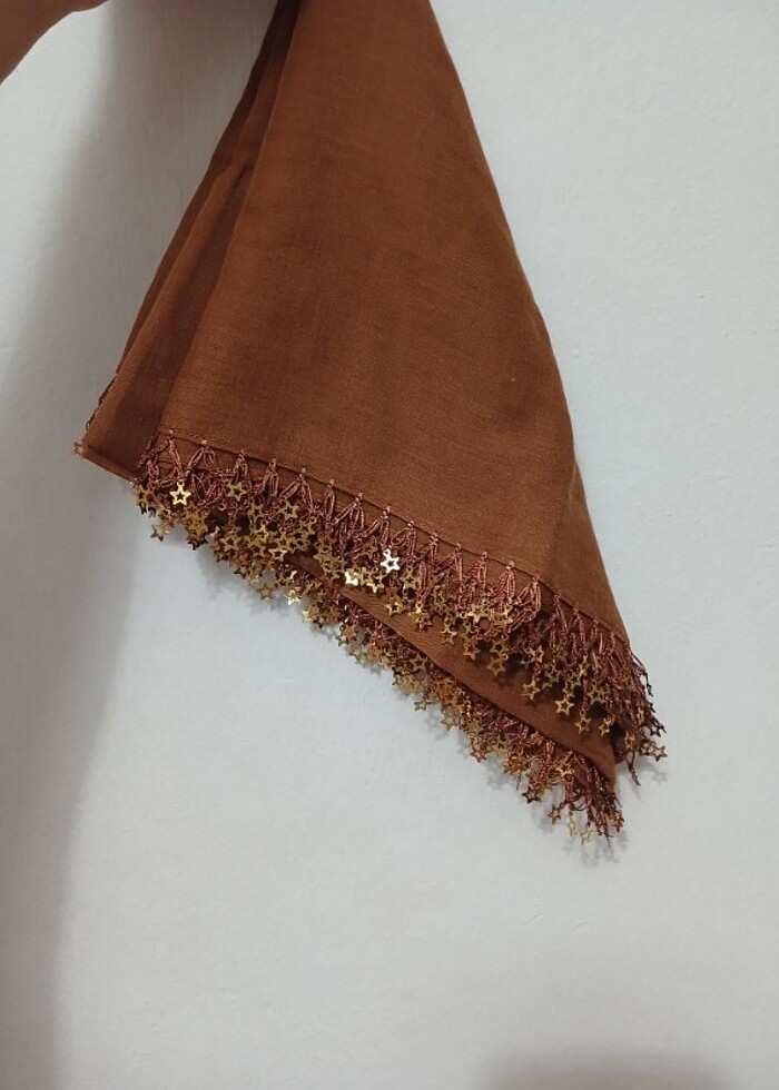 Pullu yazma başörtüsü - Görsel 2