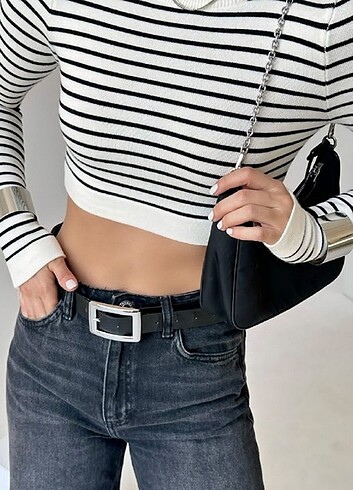 Beyaz siyah çizgili triko crop 