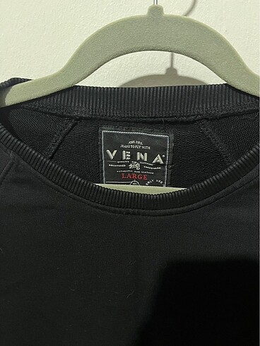 Vena Siyah sweat
