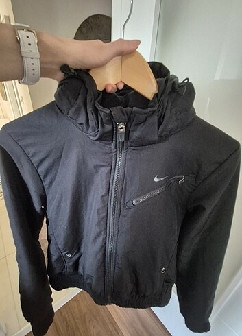 Nike Mont