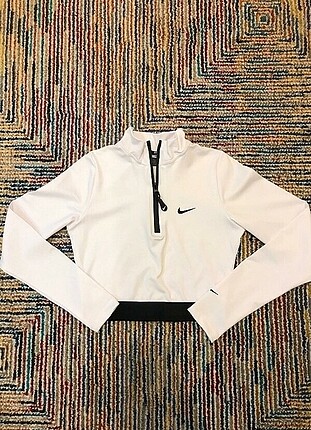 Nike üst