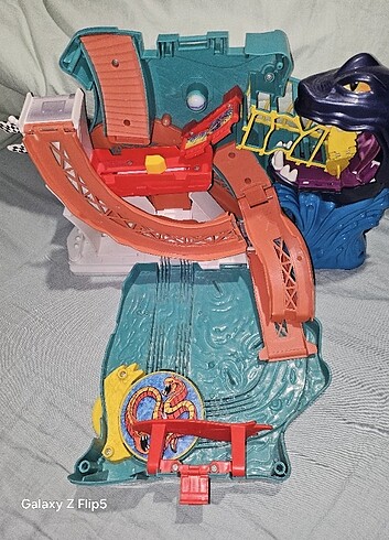 Hot Wheels Hot wheels köpek adam oyun parkı 