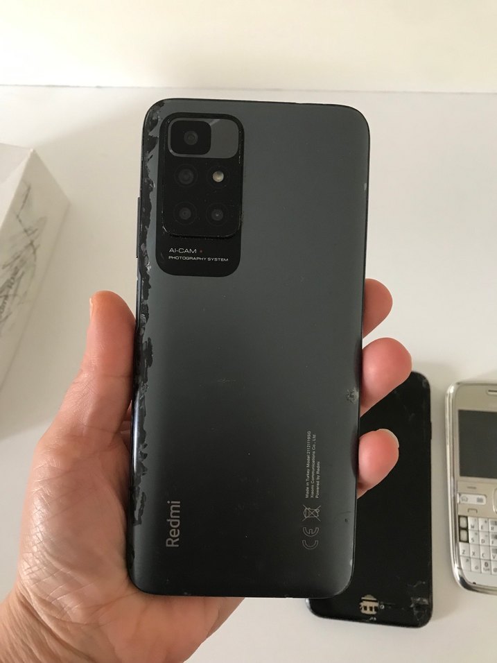 Beyaz ve Siyah Android Telefonlar - Görsel 4