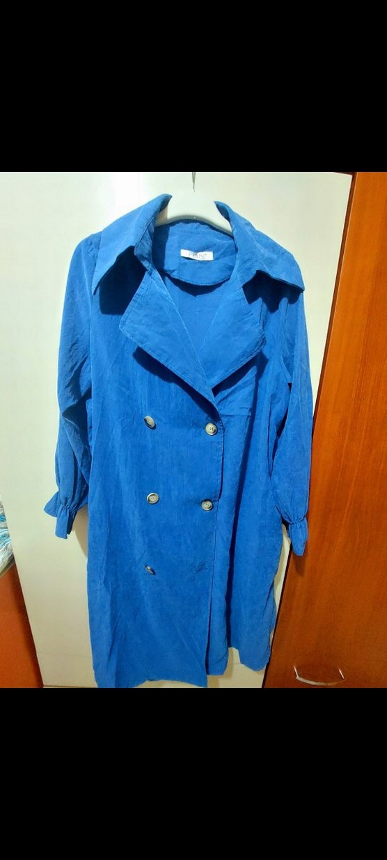 Düğmeli Parlak Mavi Kadın Trençkot - Görsel 3